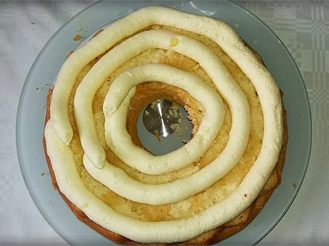 Rezept: Frankfurter-Kranz mit Deutscher Buttercreme Bild Nr. 3837 Frankfurter-Kranz mit Deutscher Buttercreme - Rezept - Bild Nr. 3837