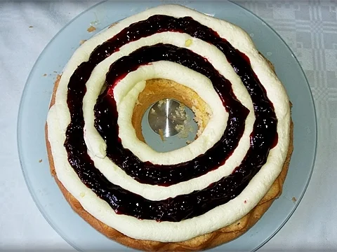 Rezept: Frankfurter-Kranz mit Deutscher Buttercreme Bild Nr. 3838 Frankfurter-Kranz mit Deutscher Buttercreme - Rezept - Bild Nr. 3838