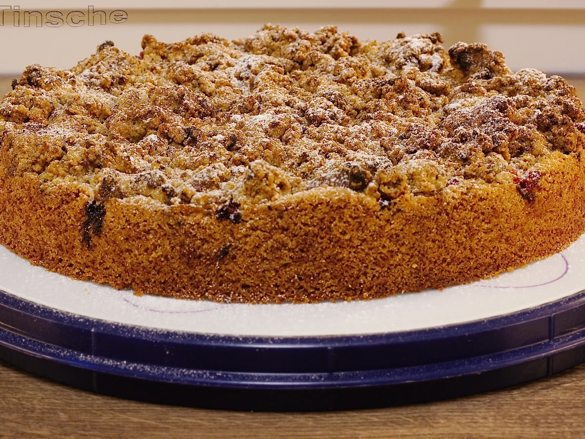 Rezept: Zwetschgenkuchen mit Haselnuss-Marzipanstreusel Bild Nr. 2 Zwetschgenkuchen mit Haselnuss-Marzipanstreusel - Rezept - Bild Nr. 2