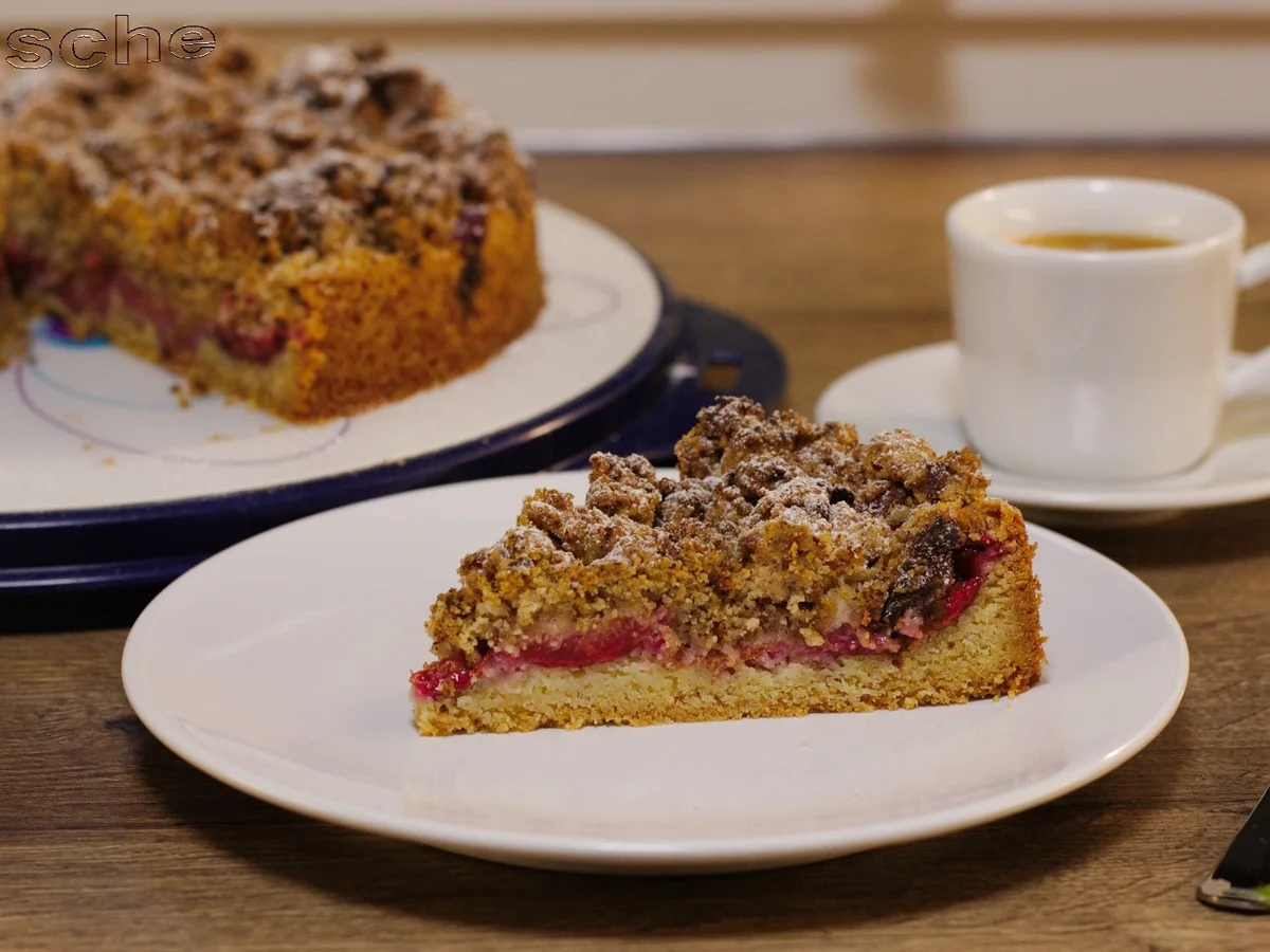 Rezept: Zwetschgenkuchen mit Haselnuss-Marzipanstreusel Bild Nr. 3 Zwetschgenkuchen mit Haselnuss-Marzipanstreusel - Rezept - Bild Nr. 3
