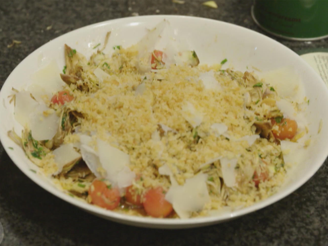 Bilder für Artischockensalat, Kirschtomaten, Parmesan (Roland Trettl) - Rezept