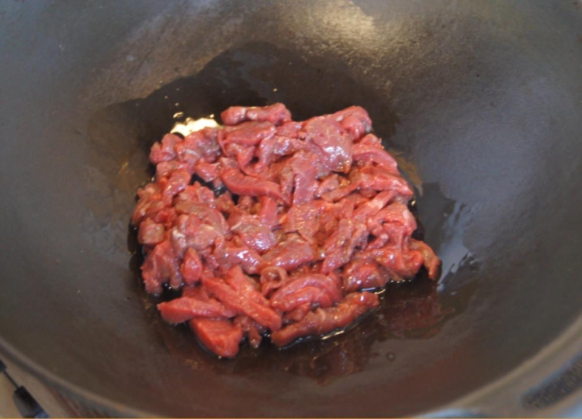 Rindfleisch mit Champignons und Zwiebeln in Austersauce mit Basmatireis - Rezept - Bild Nr. 3828
