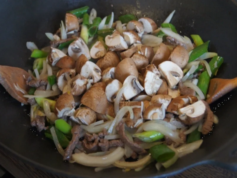 Rezept: Rindfleisch mit Champignons und Zwiebeln in Austersauce mit Basmatireis Bild Nr. 3831 Rindfleisch mit Champignons und Zwiebeln in Austersauce mit Basmatireis - Rezept - Bild Nr. 3831