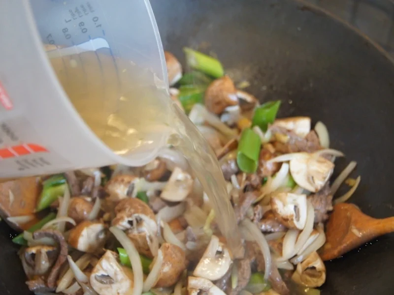 Rezept: Rindfleisch mit Champignons und Zwiebeln in Austersauce mit Basmatireis Bild Nr. 3832 Rindfleisch mit Champignons und Zwiebeln in Austersauce mit Basmatireis - Rezept - Bild Nr. 3832