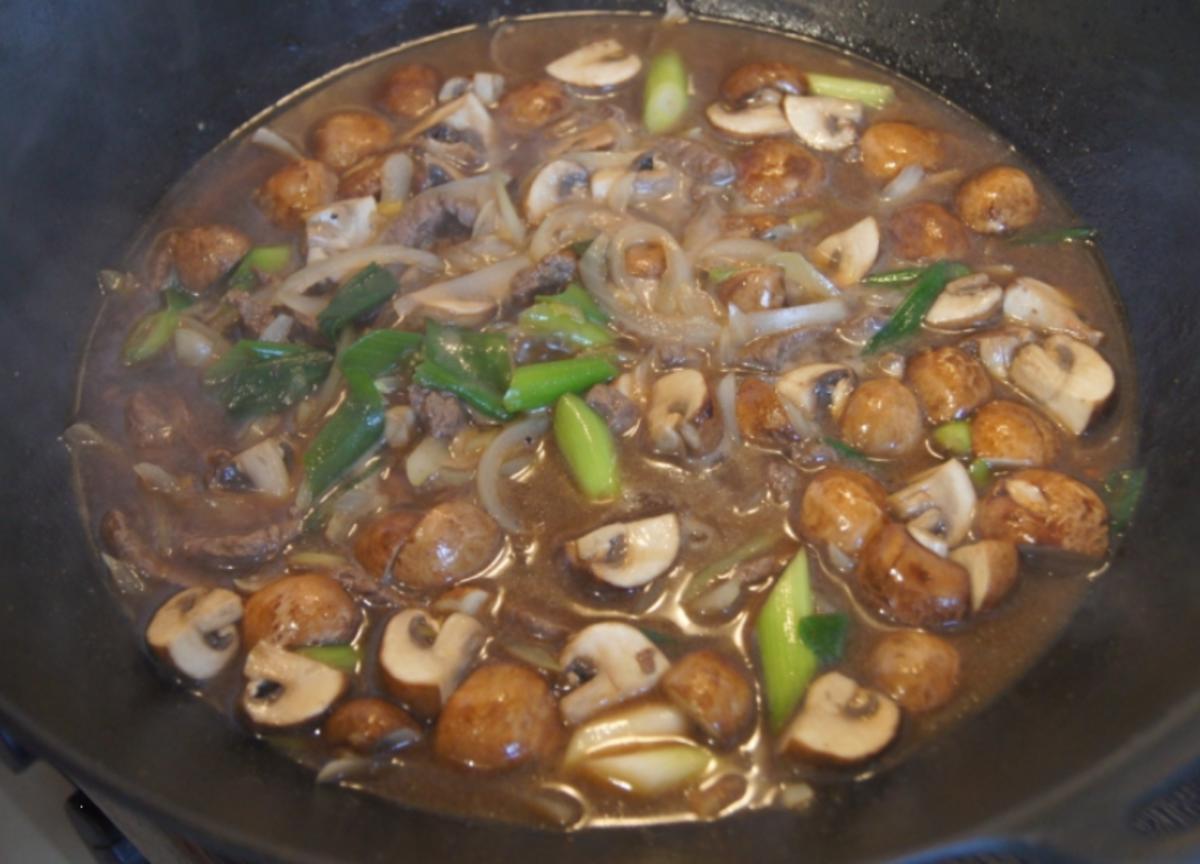 Rindfleisch mit Champignons und Zwiebeln in Austersauce mit Basmatireis - Rezept - Bild Nr. 3833