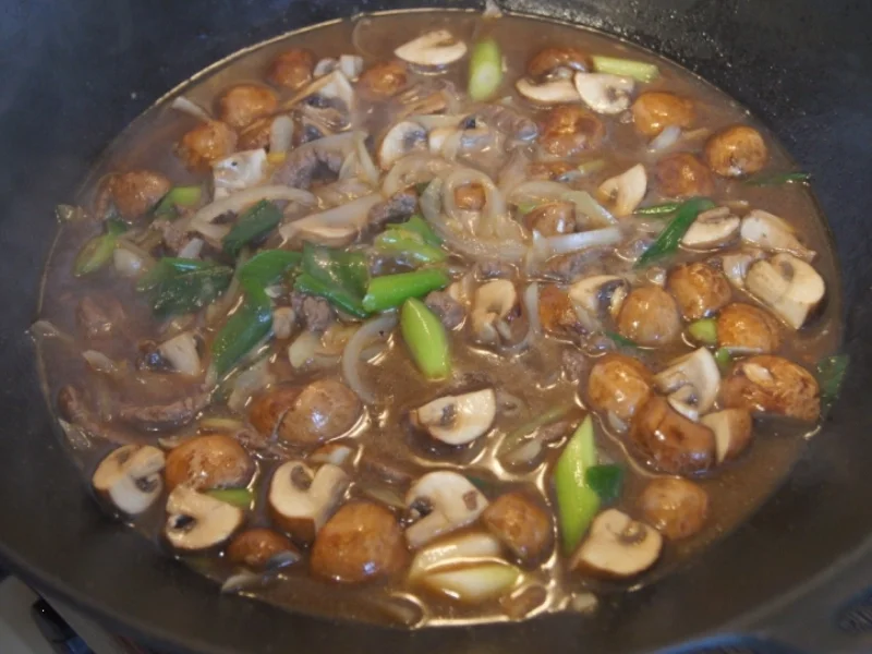 Rezept: Rindfleisch mit Champignons und Zwiebeln in Austersauce mit Basmatireis Bild Nr. 3833 Rindfleisch mit Champignons und Zwiebeln in Austersauce mit Basmatireis - Rezept - Bild Nr. 3833