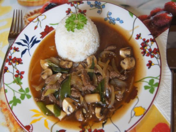 Rindfleisch Mit Champignons Und Zwiebeln In Austersauce Mit Basmatireis ...