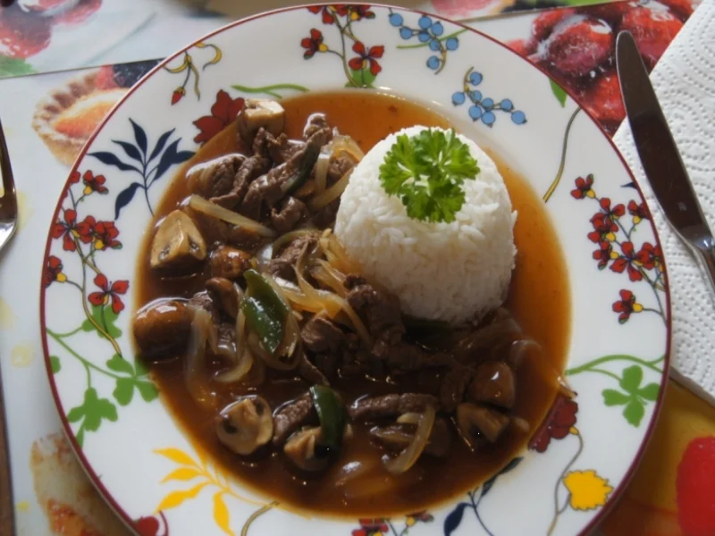 Rezept: Rindfleisch mit Champignons und Zwiebeln in Austersauce mit Basmatireis Bild Nr. 3837 Rindfleisch mit Champignons und Zwiebeln in Austersauce mit Basmatireis - Rezept - Bild Nr. 3837
