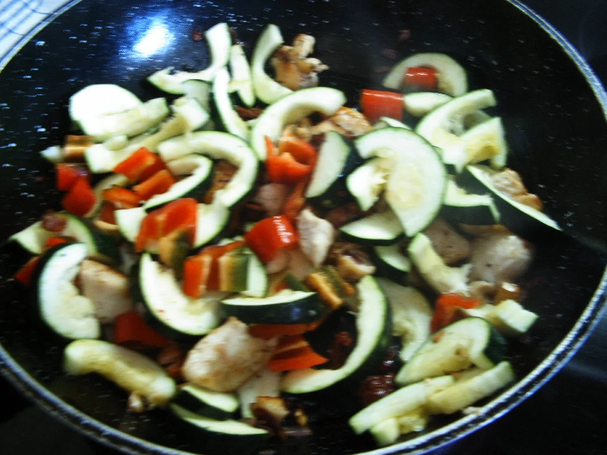 Rezept: Zucchini-Nudeltopf Bild Nr. 7 Zucchini-Nudeltopf - Rezept - Bild Nr. 7