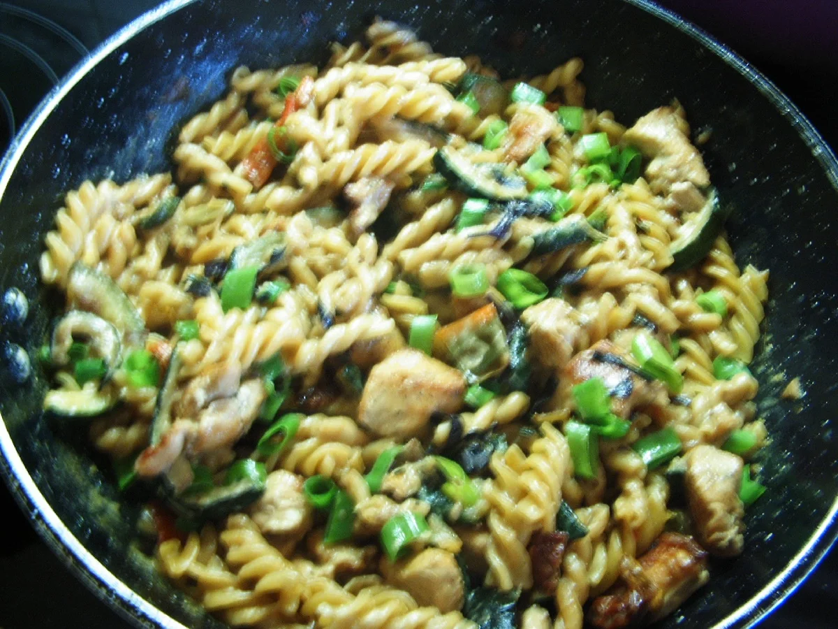 Rezept: Zucchini-Nudeltopf Bild Nr. 10 Zucchini-Nudeltopf - Rezept - Bild Nr. 10