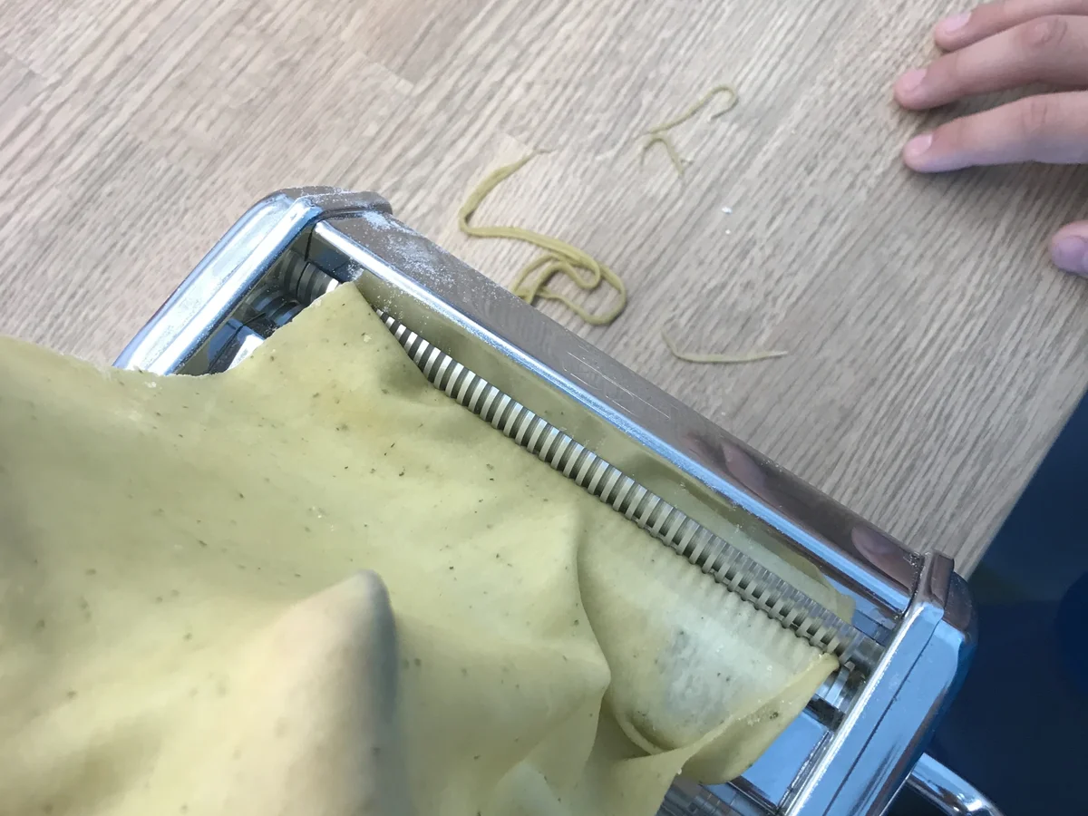 Nudelteig mit Pesto - Rezept - Bild Nr. 3827