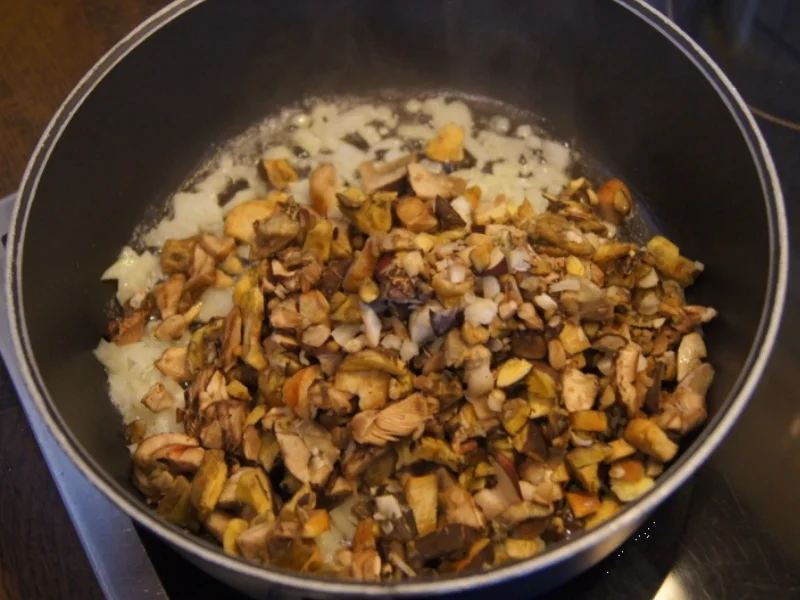 Waldpilzsuppe mit Petersilienkartoffeln - Rezept - Bild Nr. 3830