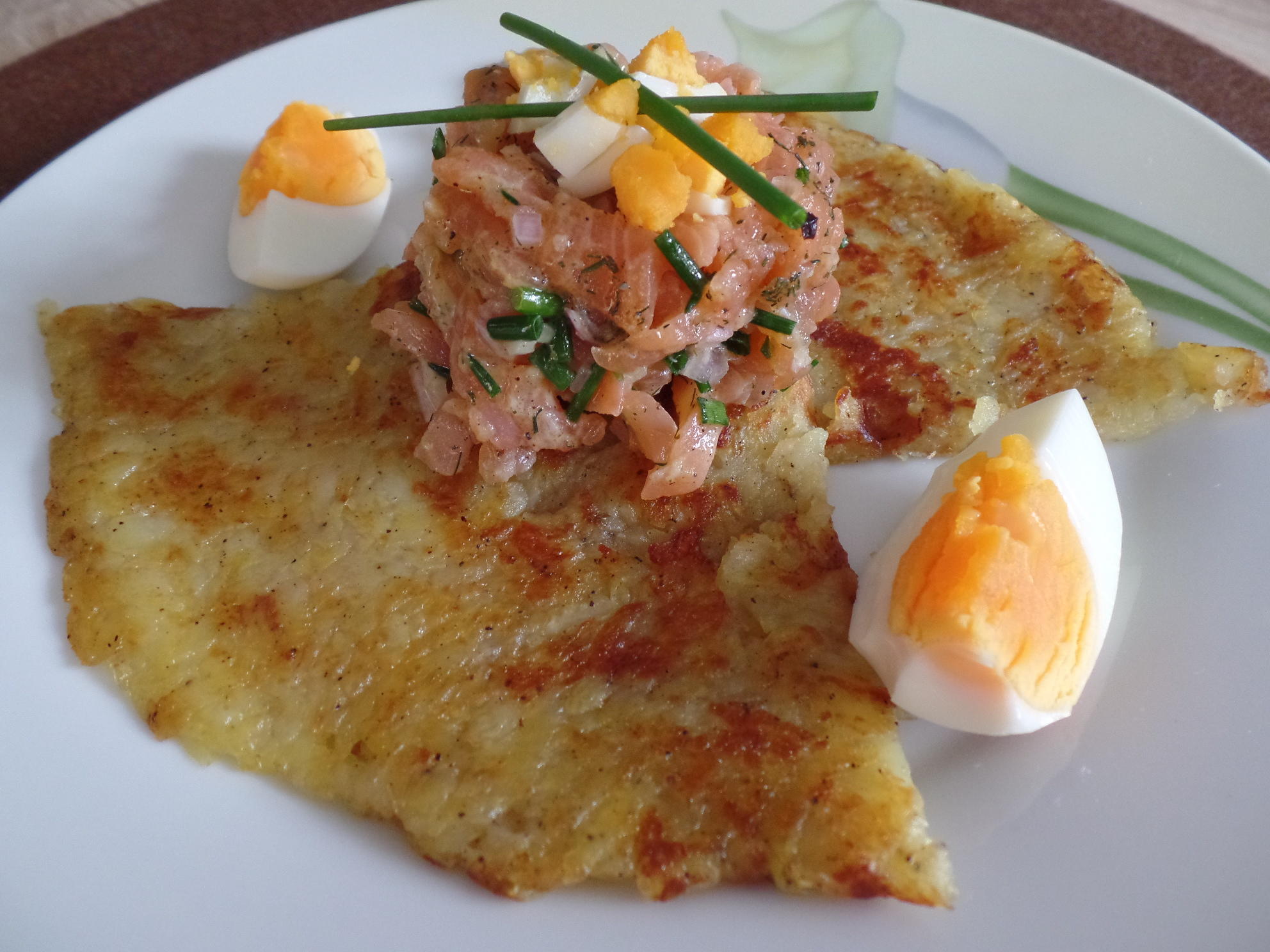 Bilder für Rösti mit Räucherlachs-Tartar - Rezept