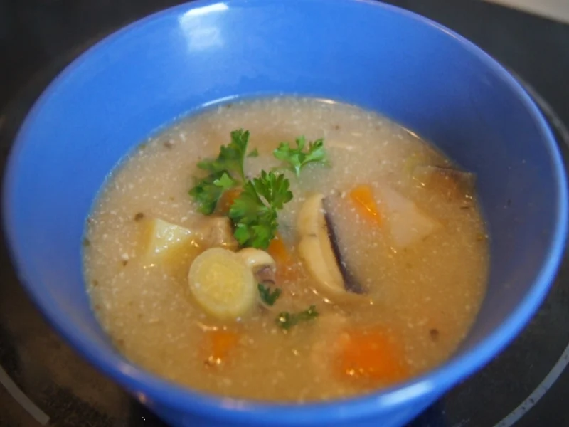 Rezept: Kartoffelsuppe mit frischen Waldpilzen Bild Nr. 3831 Kartoffelsuppe mit frischen Waldpilzen - Rezept - Bild Nr. 3831