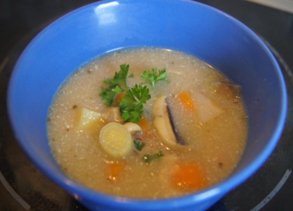 Kartoffelsuppe mit frischen Waldpilzen - Rezept - kochbar.de