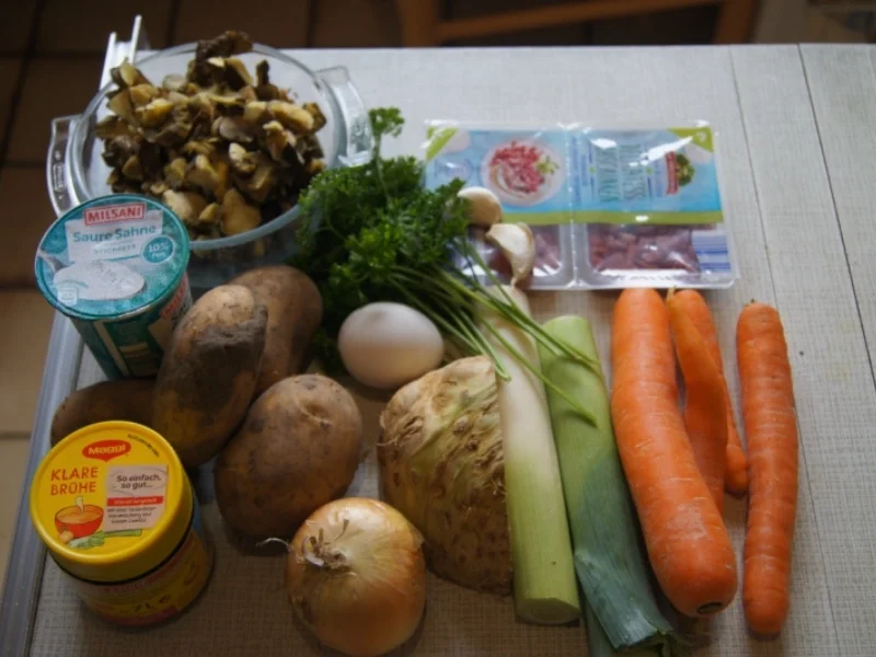 Rezept: Kartoffelsuppe mit frischen Waldpilzen Bild Nr. 3836 Kartoffelsuppe mit frischen Waldpilzen - Rezept - Bild Nr. 3836