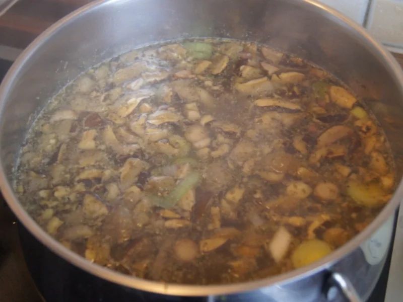 Rezept: Kartoffelsuppe mit frischen Waldpilzen Bild Nr. 3839 Kartoffelsuppe mit frischen Waldpilzen - Rezept - Bild Nr. 3839