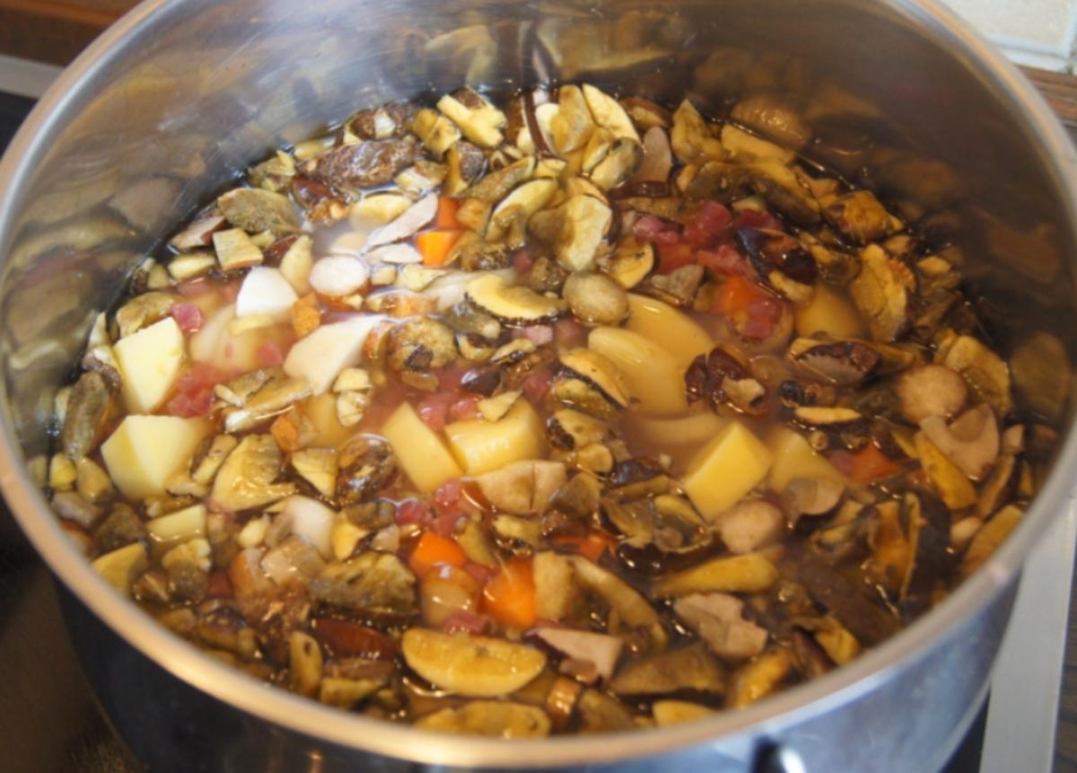 Kartoffelsuppe mit frischen Waldpilzen - Rezept - Bild Nr. 3840