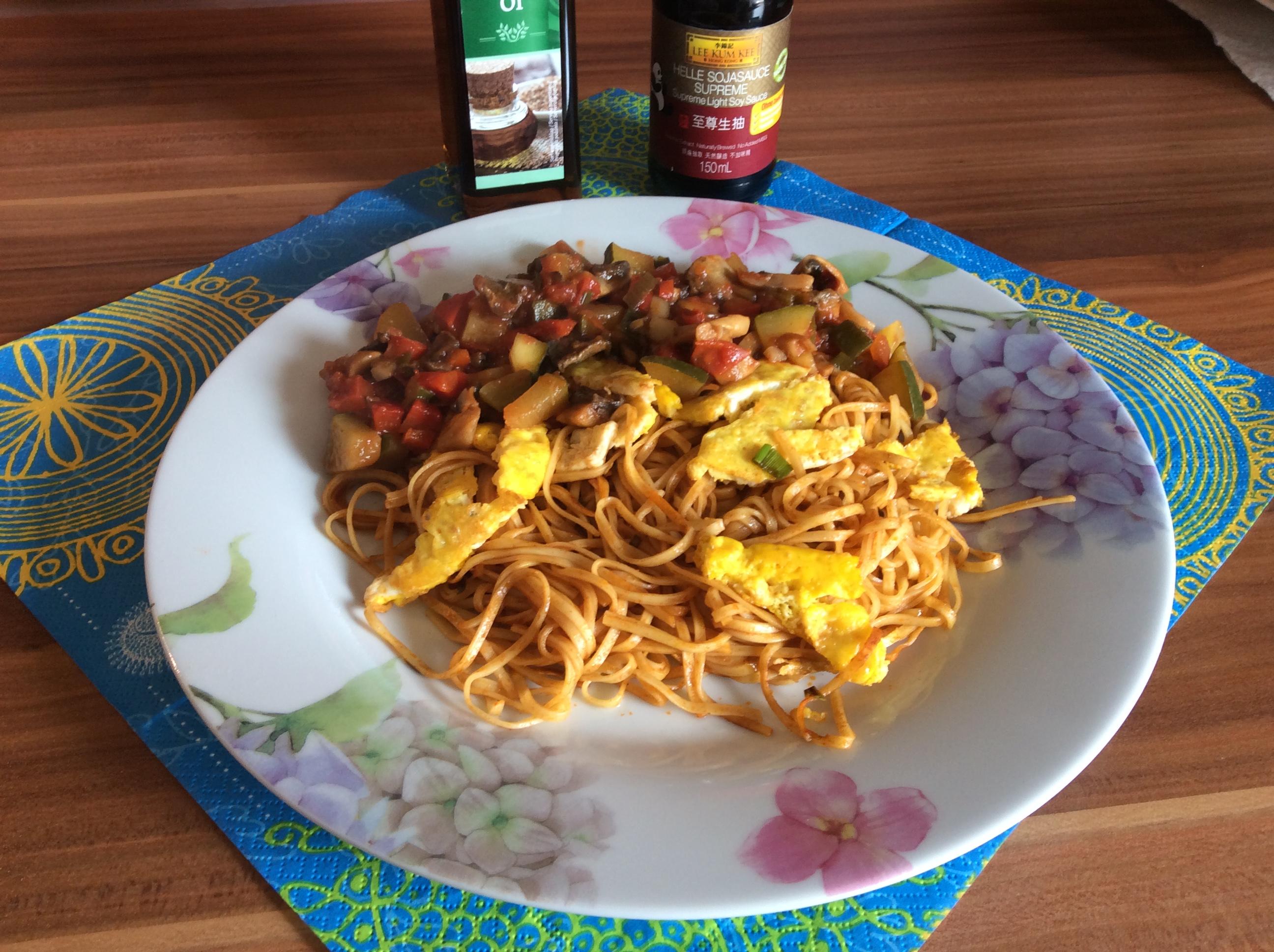 Bilder für Mie Goreng Nudeln mit Chili und Gemüsemix - Rezept