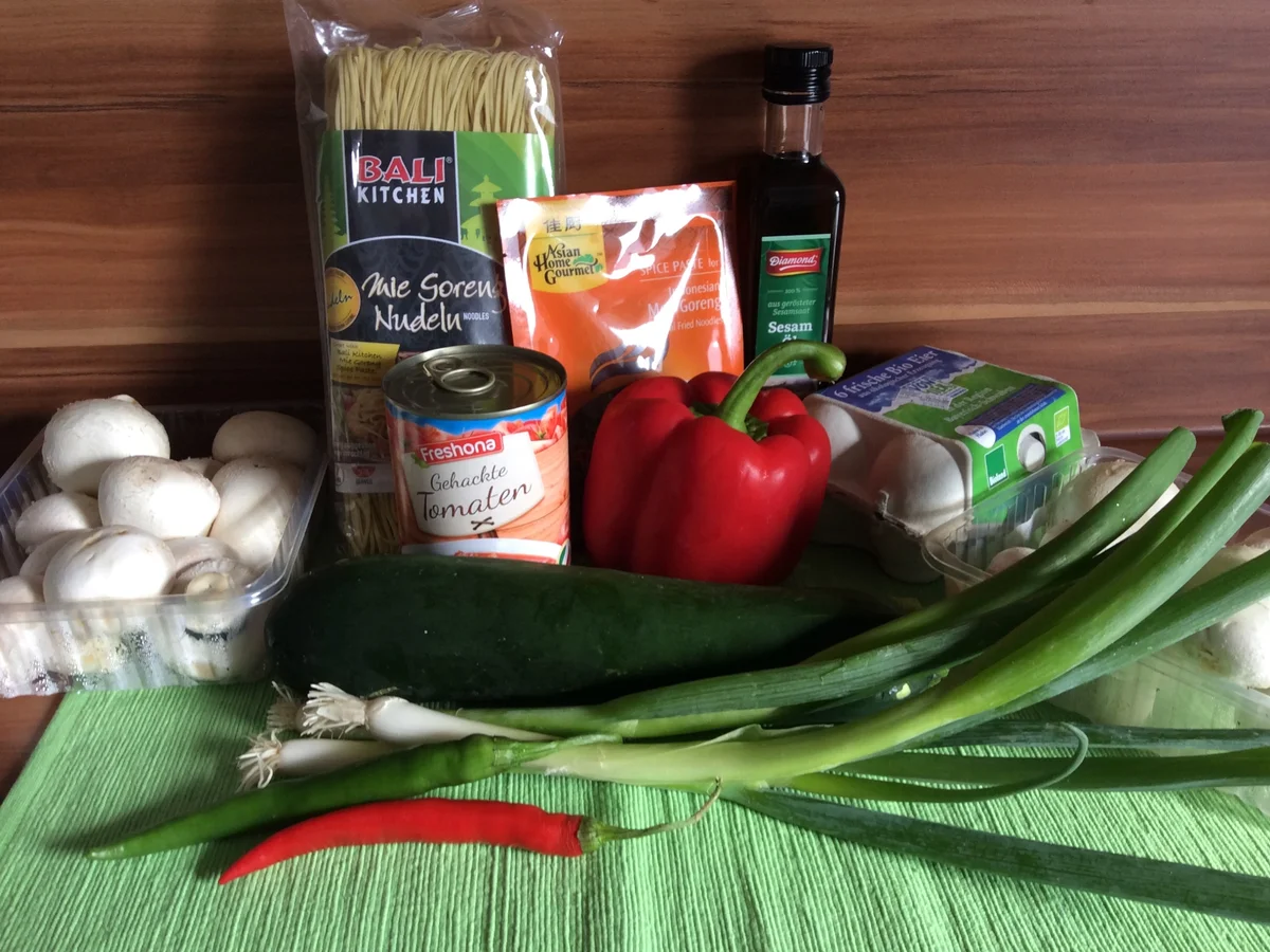 Rezept: Mie Goreng Nudeln mit Chili und Gemüsemix Bild Nr. 3846 Mie Goreng Nudeln mit Chili und Gemüsemix - Rezept - Bild Nr. 3846