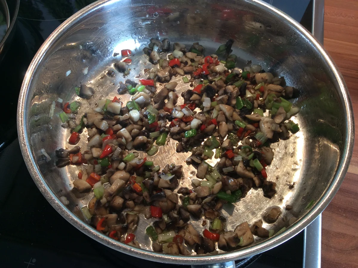 Rezept: Mie Goreng Nudeln mit Chili und Gemüsemix Bild Nr. 3847 Mie Goreng Nudeln mit Chili und Gemüsemix - Rezept - Bild Nr. 3847