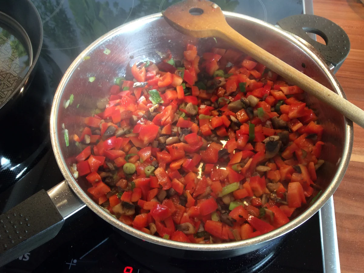 Rezept: Mie Goreng Nudeln mit Chili und Gemüsemix Bild Nr. 3848 Mie Goreng Nudeln mit Chili und Gemüsemix - Rezept - Bild Nr. 3848