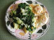 Zwiebelspinat mit Kartoffeln und Brateiern - Rezept - Bild Nr. 4343