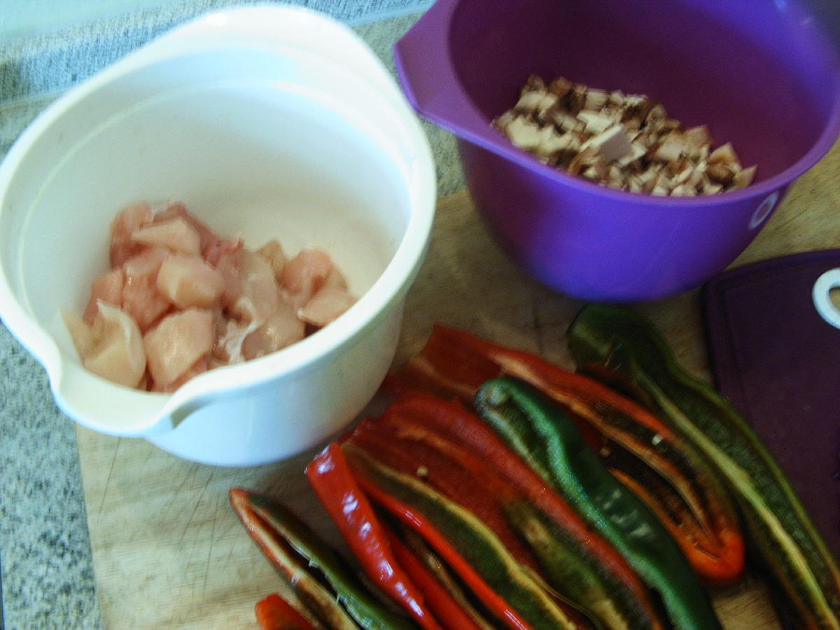 Spitzpaprika gefüllt mit Hähnchen -Champignons - Rezept - Bild Nr. 3853