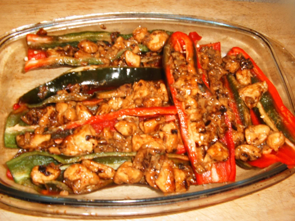 Rezept: Spitzpaprika gefüllt mit Hähnchen -Champignons Bild Nr. 3856 Spitzpaprika gefüllt mit Hähnchen -Champignons - Rezept - Bild Nr. 3856