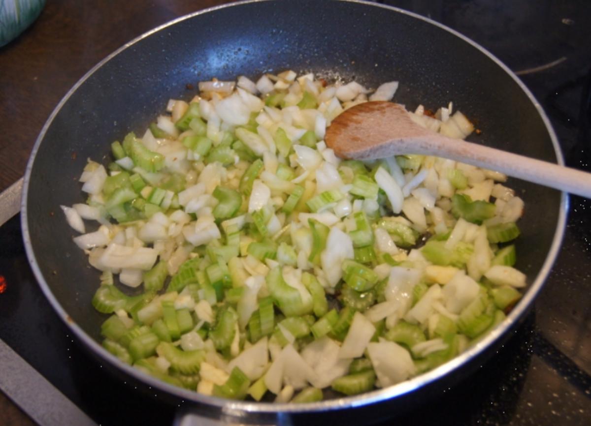 Hähnchenbrustfilet-Pie mit frischen gemischten Waldpilzen - Rezept - Bild Nr. 3860