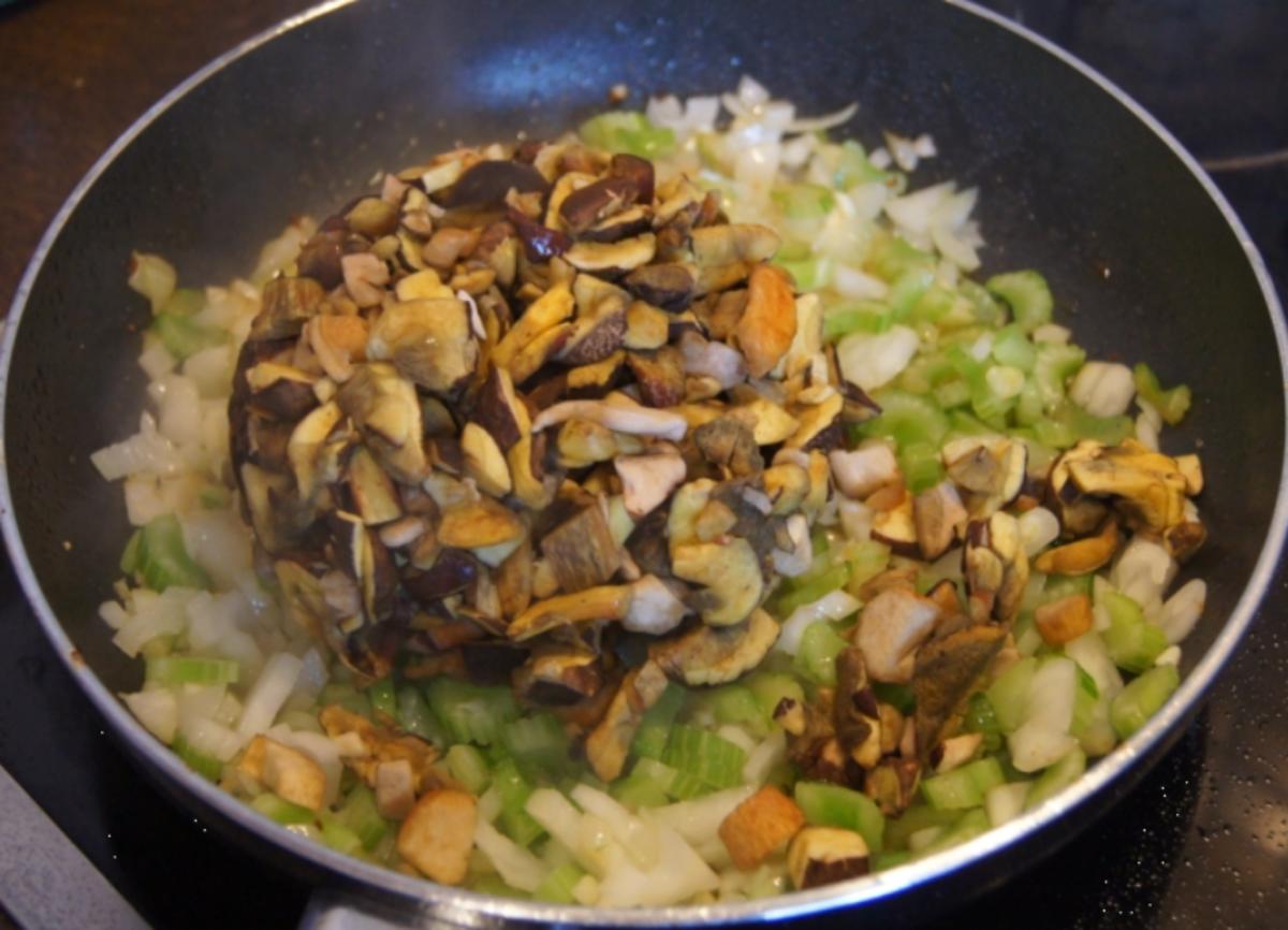 Hähnchenbrustfilet-Pie mit frischen gemischten Waldpilzen - Rezept - Bild Nr. 3861