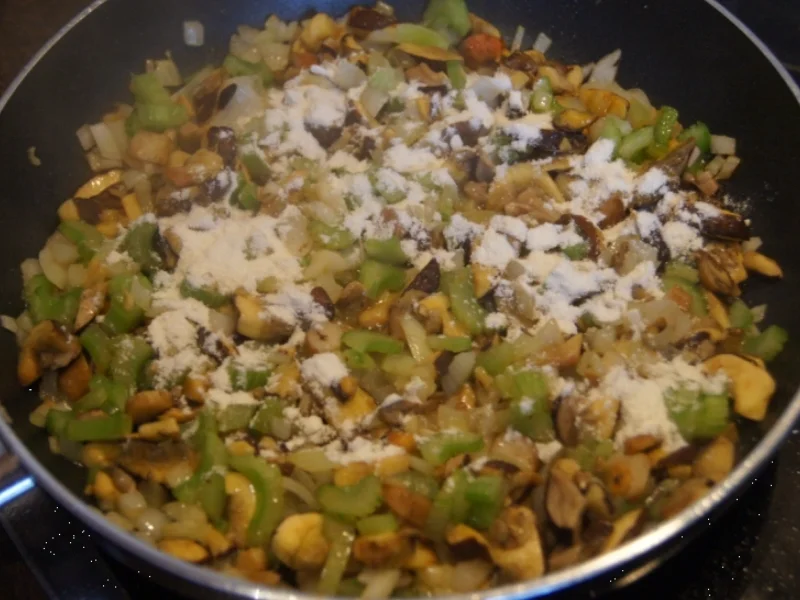 Hähnchenbrustfilet-Pie mit frischen gemischten Waldpilzen - Rezept - Bild Nr. 3862