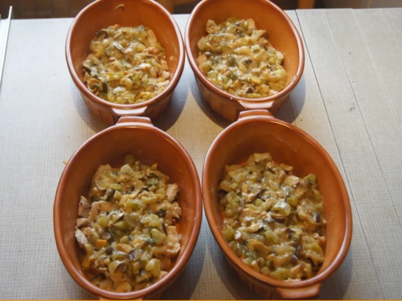 Hähnchenbrustfilet-Pie mit frischen gemischten Waldpilzen - Rezept - Bild Nr. 3868