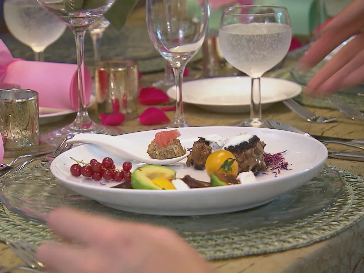 Rote-Beete-Avocado-Salat / Marokkanische Hackbällchen / Feta-Praline - Rezept - Bild Nr. 2