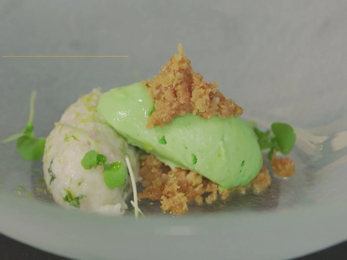 Rezept: Gazpacho Andaluz mit Tatar vom Saibling und Gazpacho-Eis (Juan Amador) Bild Nr. 2 Gazpacho Andaluz mit Tatar vom Saibling und Gazpacho-Eis (Juan Amador) - Rezept - Bild Nr. 2