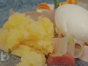 Konfierter Rhabarber mit Vanilleeis und Rhabarber-Cremaux (Arne Anker) - Rezept - Bild Nr. 2