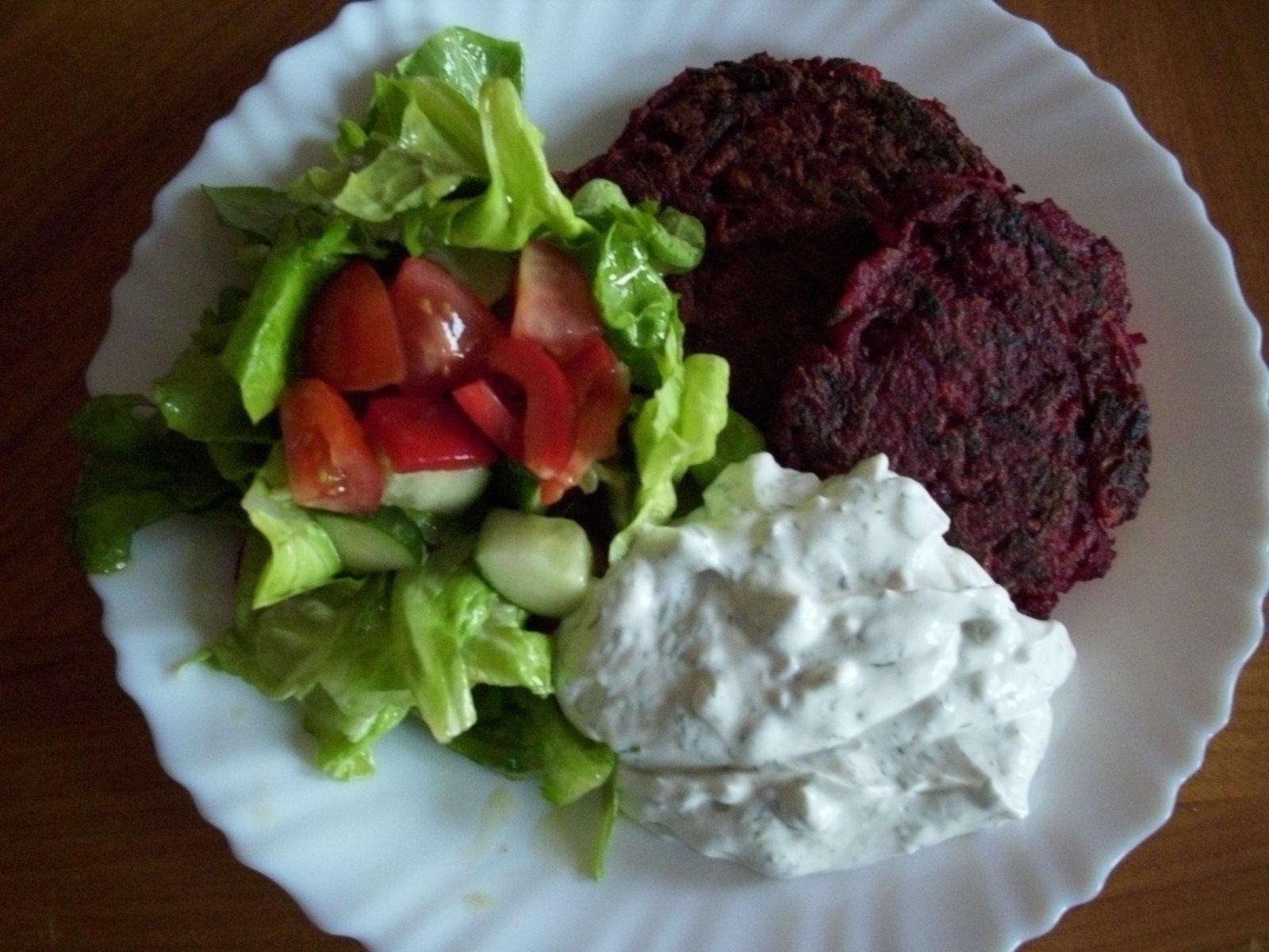 Rote Bete-Kartoffel Puffer mit einem frischen Quark-Dill-Dip - Rezept
von Coly-Bree