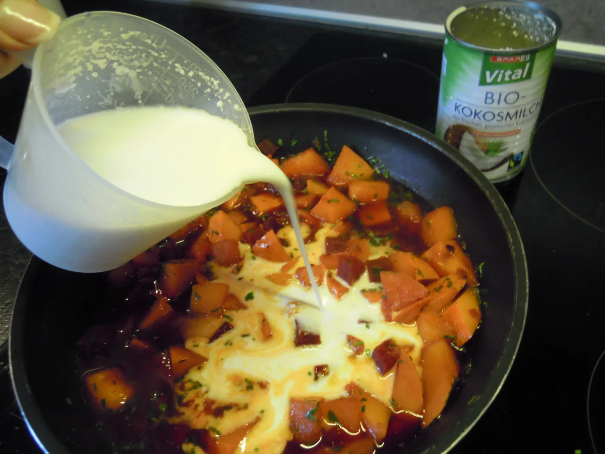 Rezept: rotes Kürbis Kokos Süppchen Bild Nr. 3882 rotes Kürbis Kokos Süppchen - Rezept - Bild Nr. 3882