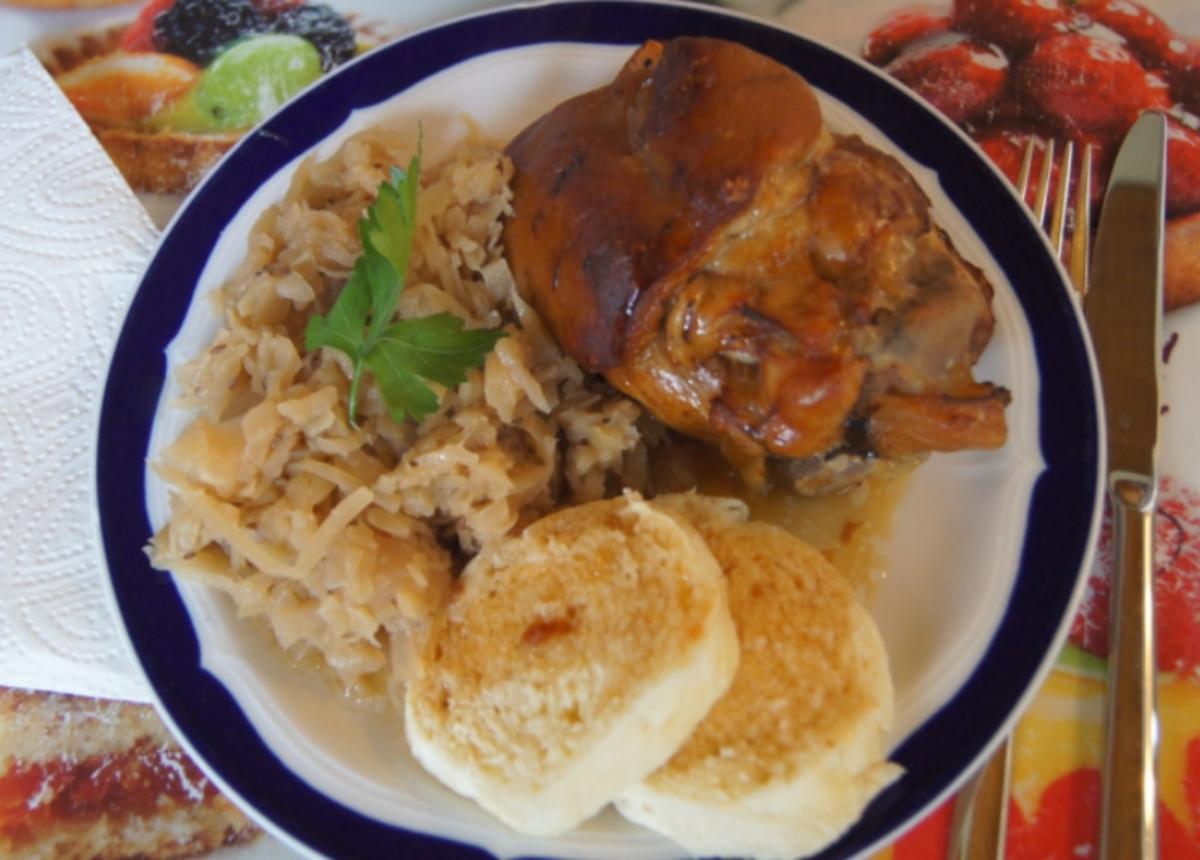 Grillhaxe mit tschechischen Kraut und Knödeln Rezept kochbar.de