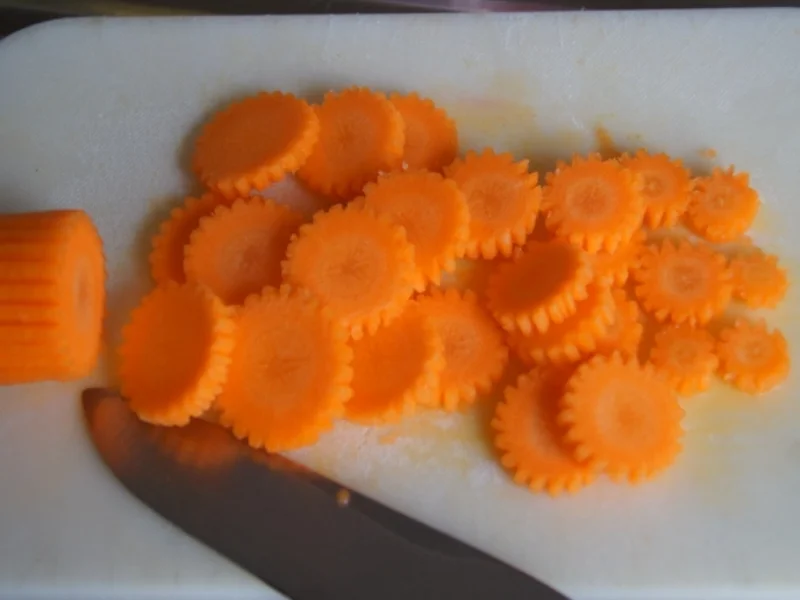 Rezept: Hähnchenbrustfilet mit Pesto-Möhrenblüten Bild Nr. 3914 Hähnchenbrustfilet mit Pesto-Möhrenblüten - Rezept - Bild Nr. 3914