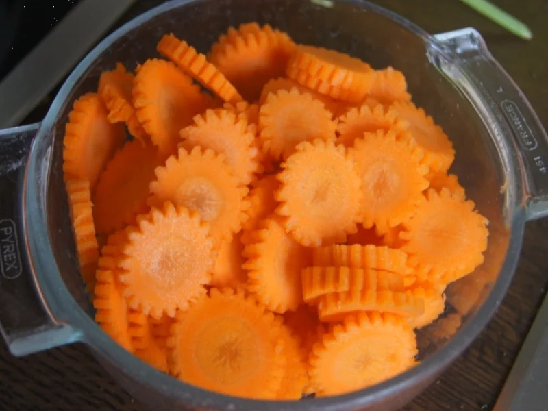 Rezept: Hähnchenbrustfilet mit Pesto-Möhrenblüten Bild Nr. 3916 Hähnchenbrustfilet mit Pesto-Möhrenblüten - Rezept - Bild Nr. 3916