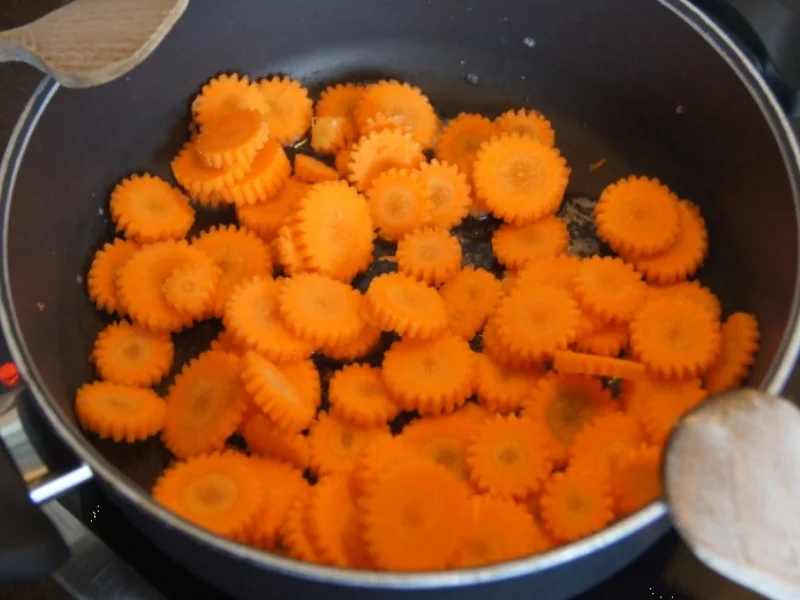 Rezept: Hähnchenbrustfilet mit Pesto-Möhrenblüten Bild Nr. 3917 Hähnchenbrustfilet mit Pesto-Möhrenblüten - Rezept - Bild Nr. 3917