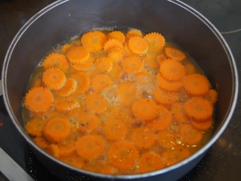 Rezept: Hähnchenbrustfilet mit Pesto-Möhrenblüten Bild Nr. 3918 Hähnchenbrustfilet mit Pesto-Möhrenblüten - Rezept - Bild Nr. 3918