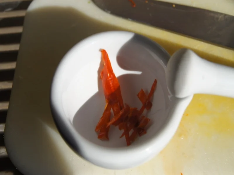 Gebratenes Hähnchenbrustfilet mit Zwiebeln, Cashew-Nüssen und Basmatireis - Rezept - Bild Nr. 3914