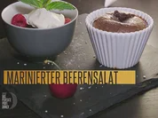 Baileys-Schokoküchlein mit Beerensalat und Vanille-Sauerrahm (Meta Hiltebrand) - Rezept - Bild Nr. 2