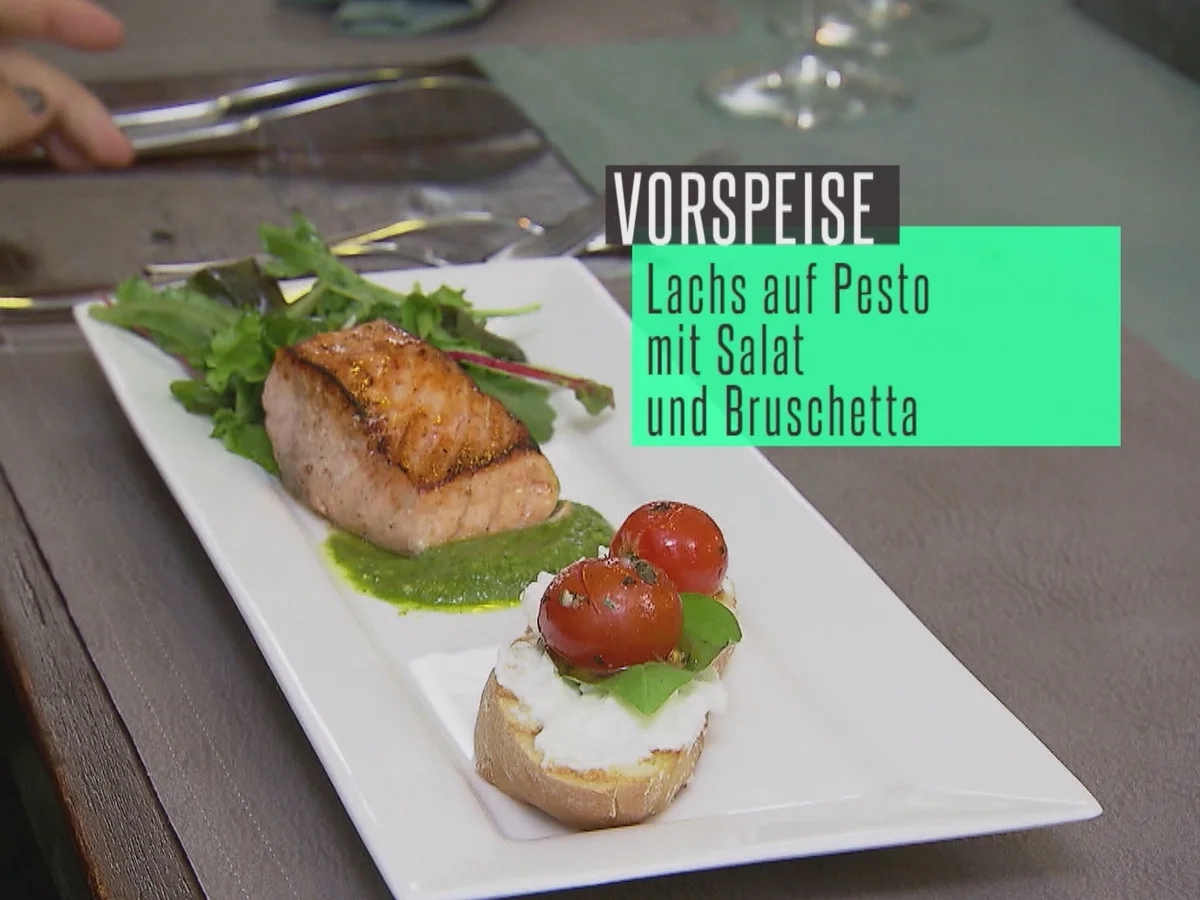 Rezept: Salat mit Lachs auf Pesto und Bruschetta Bild Nr. 2 Salat mit Lachs auf Pesto und Bruschetta - Rezept - Bild Nr. 2