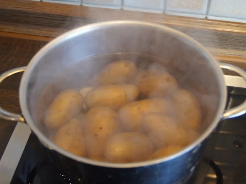 Flickerklops mit Pellkartoffeln - Rezept - Bild Nr. 3923