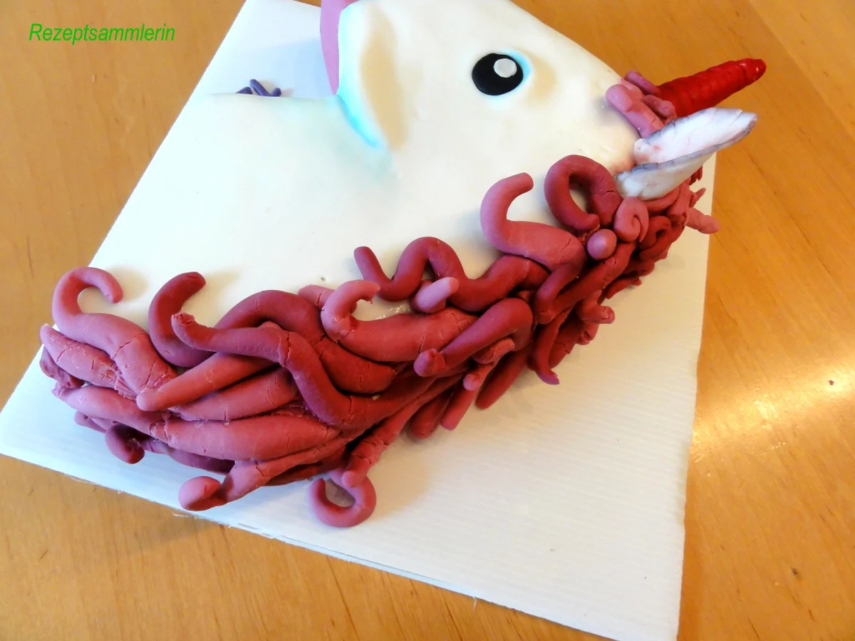 Rezept: FONDANT: 3D - EINHORN ~ TORTE Bild Nr. 4 FONDANT: 3D - EINHORN ~ TORTE - Rezept - Bild Nr. 4