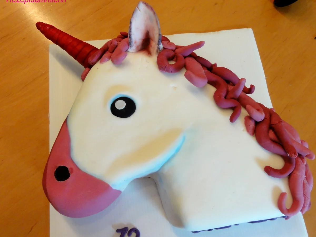 Rezept: FONDANT: 3D - EINHORN ~ TORTE Bild Nr. 7 FONDANT: 3D - EINHORN ~ TORTE - Rezept - Bild Nr. 7