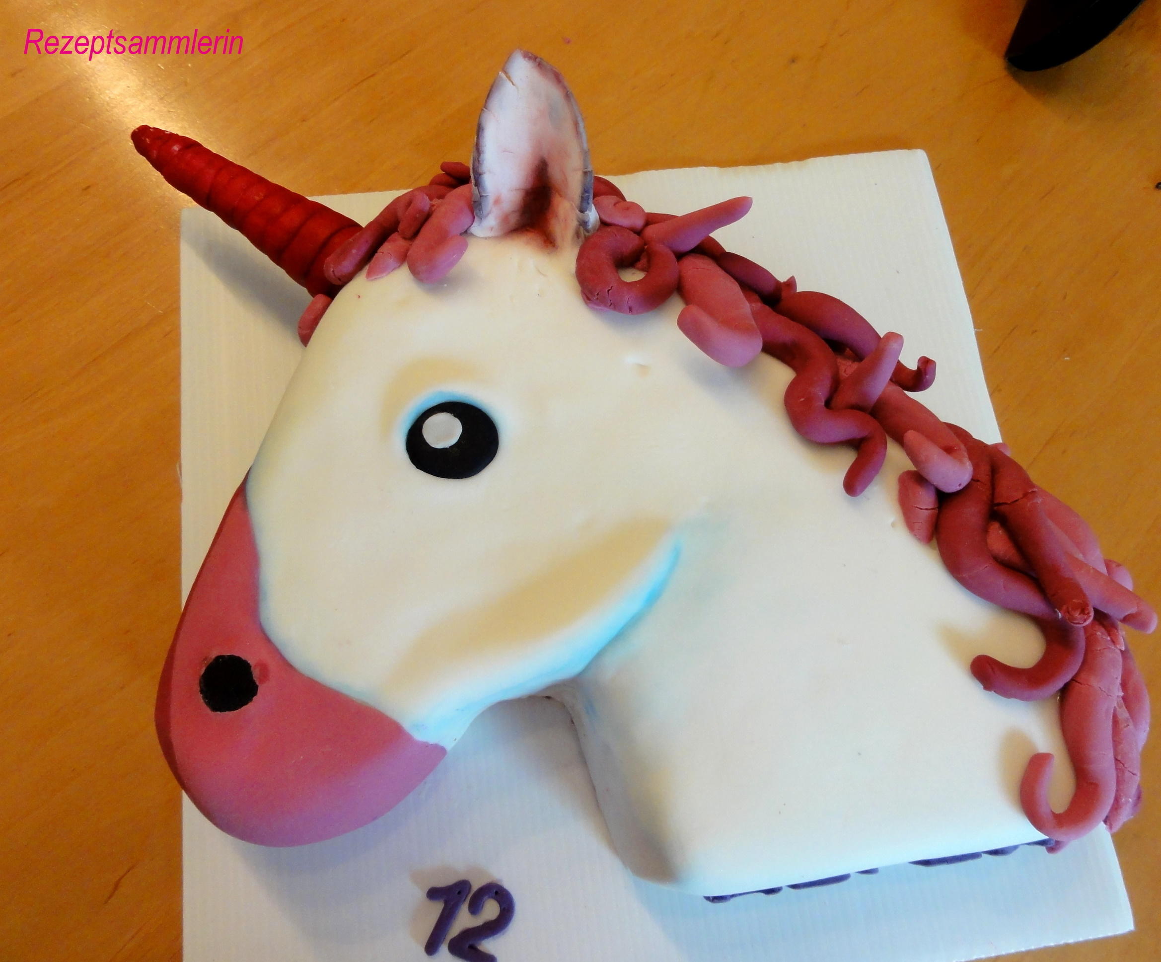 Bilder für FONDANT: 3D - EINHORN ~ TORTE - Rezept